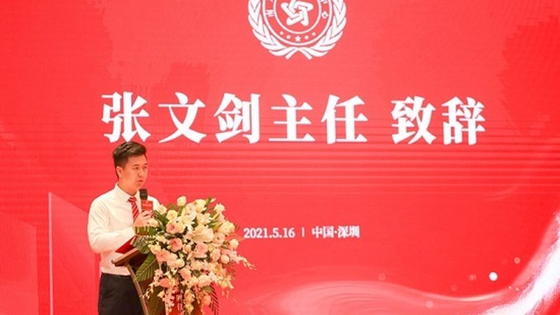 在接到活动策划代理公司的报价后，我们需要从以下几个方面进行评估：